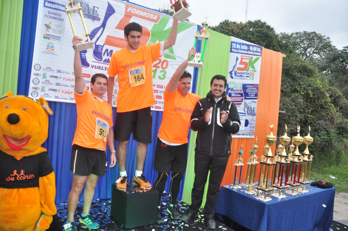 Clasificación y tiempos de todos los participantes de la Maratón 5K. Galería de 300 fotos