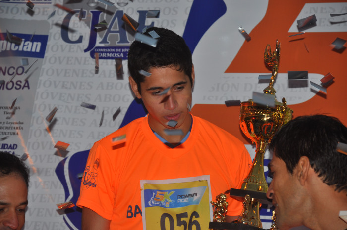 Clasificación y tiempos de todos los participantes de la Maratón 5K. Galería de 300 fotos