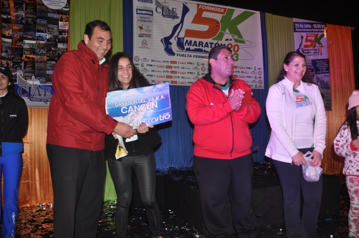 Clasificación y tiempos de todos los participantes de la Maratón 5K. Galería de 300 fotos