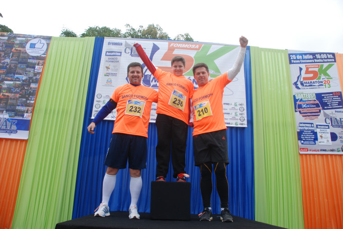 Clasificación y tiempos de todos los participantes de la Maratón 5K. Galería de 300 fotos