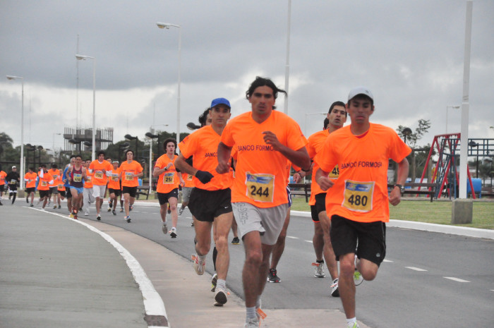Clasificación y tiempos de todos los participantes de la Maratón 5K. Galería de 300 fotos