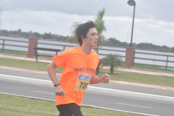 Clasificación y tiempos de todos los participantes de la Maratón 5K. Galería de 300 fotos