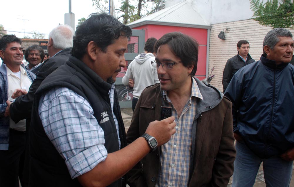 La bulliciosa alegría de la AFUS y «las caras largas» del resto de los congresales, en fotos