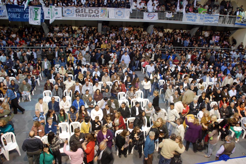 La bulliciosa alegría de la AFUS y «las caras largas» del resto de los congresales, en fotos