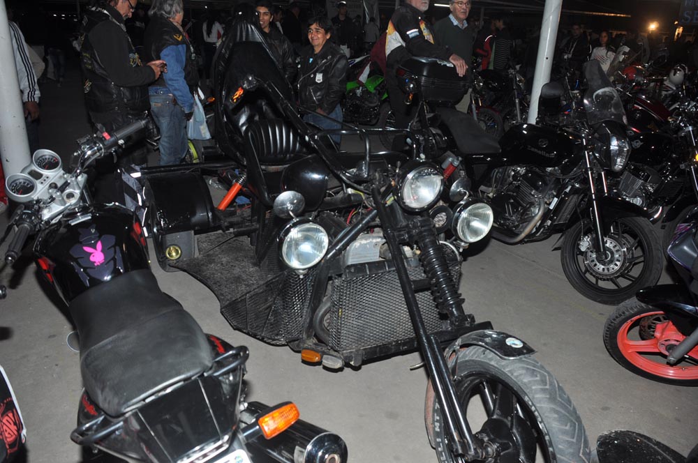 Los motoqueros exhibieron sus máquinas en el Híper (galería de fotos)
