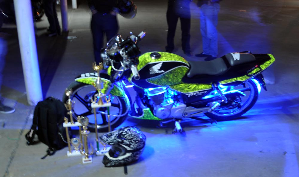 Los motoqueros exhibieron sus máquinas en el Híper (galería de fotos)