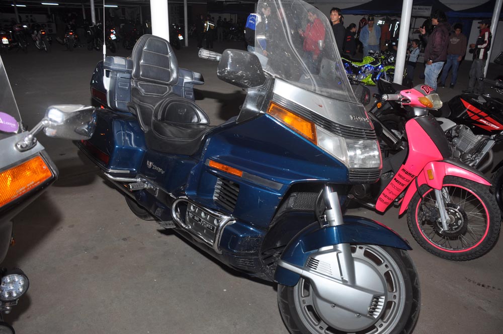 Los motoqueros exhibieron sus máquinas en el Híper (galería de fotos)