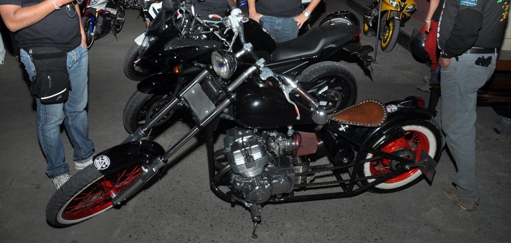 Los motoqueros exhibieron sus máquinas en el Híper (galería de fotos)