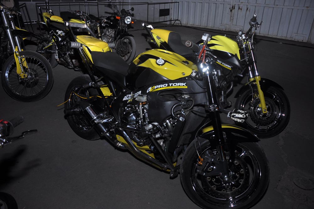 Los motoqueros exhibieron sus máquinas en el Híper (galería de fotos)