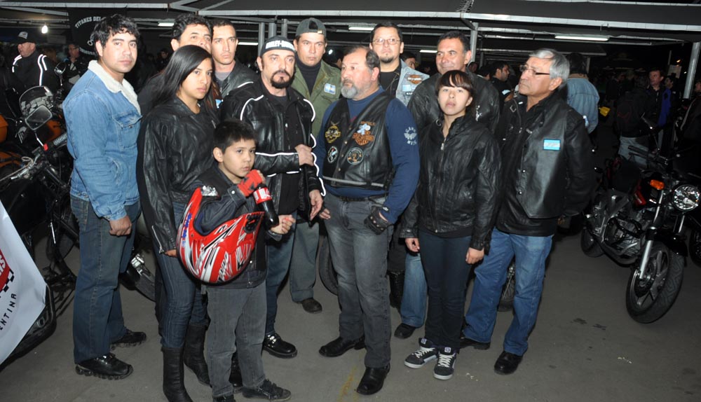 Los motoqueros exhibieron sus máquinas en el Híper (galería de fotos)