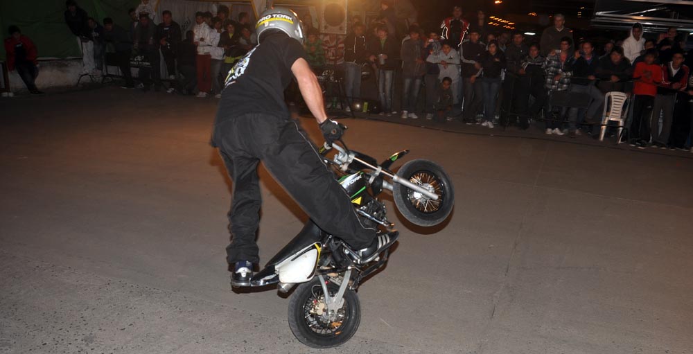 Los motoqueros exhibieron sus máquinas en el Híper (galería de fotos)