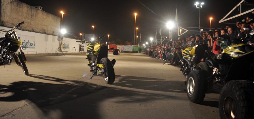 Los motoqueros exhibieron sus máquinas en el Híper (galería de fotos)