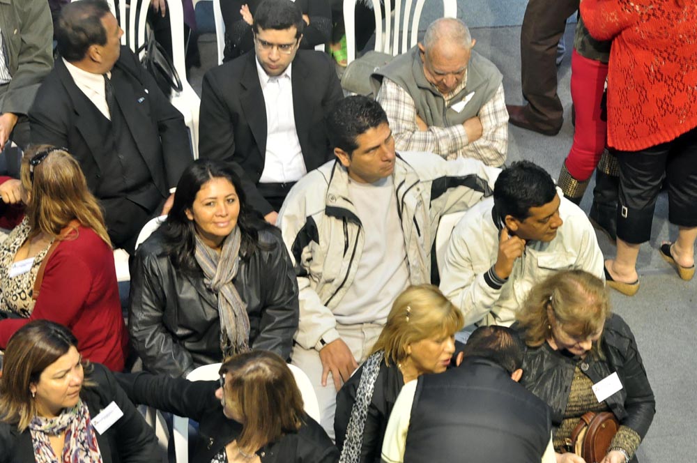 La bulliciosa alegría de la AFUS y «las caras largas» del resto de los congresales, en fotos