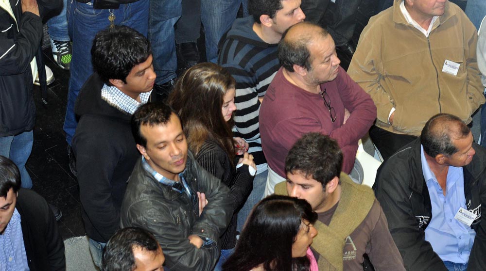 La bulliciosa alegría de la AFUS y «las caras largas» del resto de los congresales, en fotos