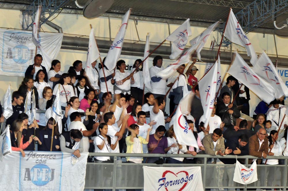 La bulliciosa alegría de la AFUS y «las caras largas» del resto de los congresales, en fotos