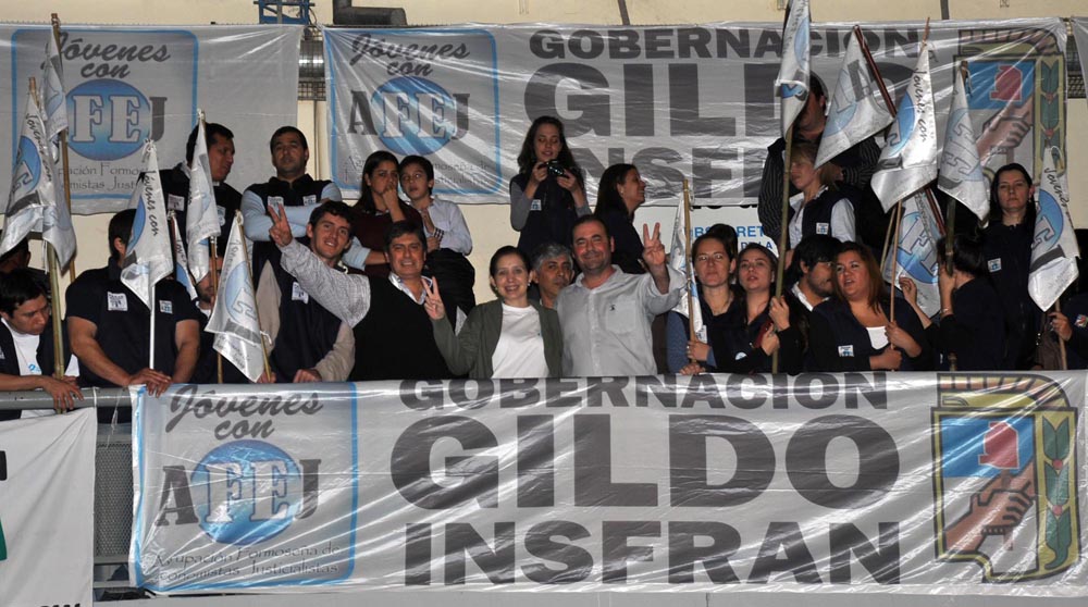 La bulliciosa alegría de la AFUS y «las caras largas» del resto de los congresales, en fotos