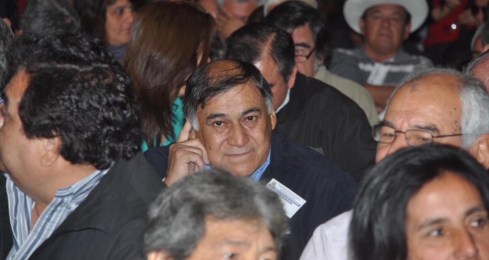 La bulliciosa alegría de la AFUS y «las caras largas» del resto de los congresales, en fotos