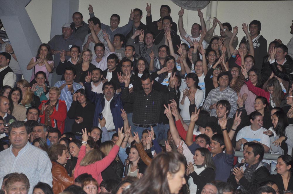 La bulliciosa alegría de la AFUS y «las caras largas» del resto de los congresales, en fotos