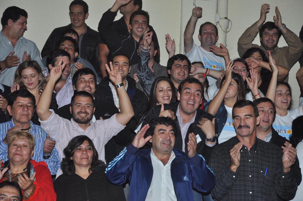 La bulliciosa alegría de la AFUS y «las caras largas» del resto de los congresales, en fotos