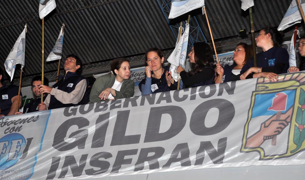 La bulliciosa alegría de la AFUS y «las caras largas» del resto de los congresales, en fotos