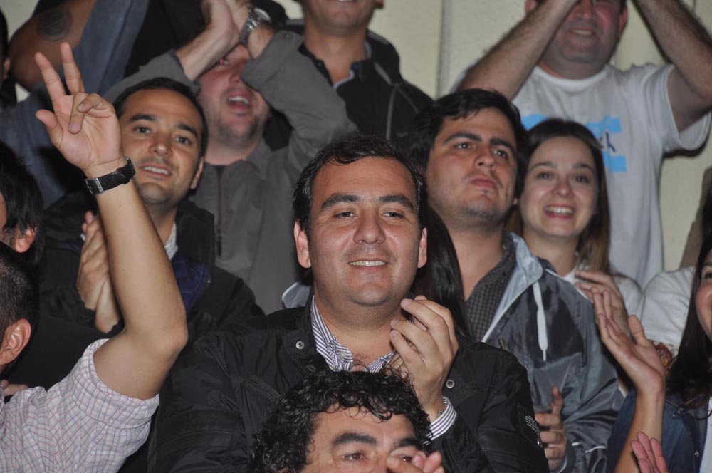 La bulliciosa alegría de la AFUS y «las caras largas» del resto de los congresales, en fotos