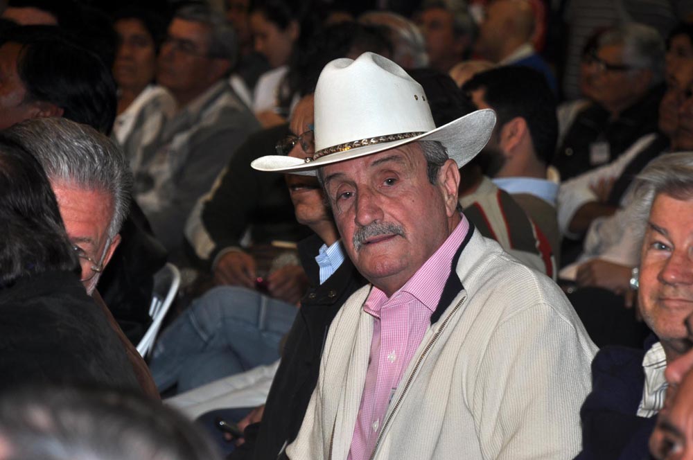 La bulliciosa alegría de la AFUS y «las caras largas» del resto de los congresales, en fotos