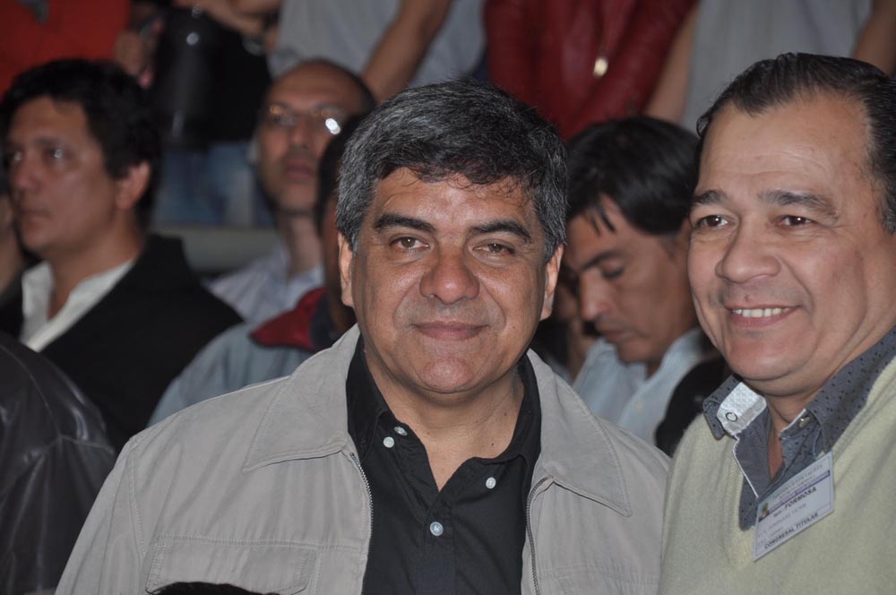 La bulliciosa alegría de la AFUS y «las caras largas» del resto de los congresales, en fotos