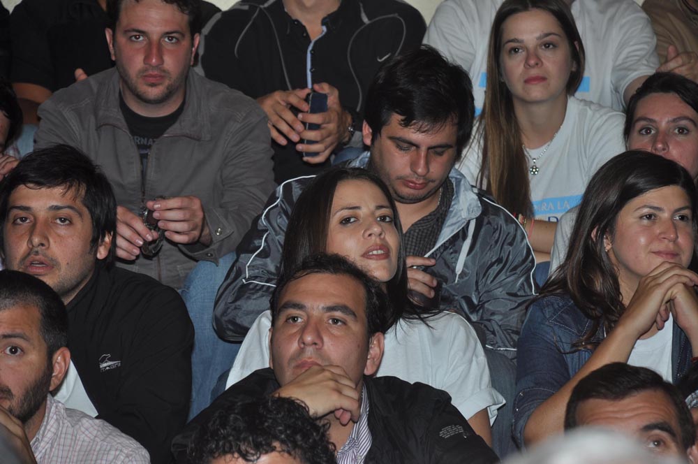 La bulliciosa alegría de la AFUS y «las caras largas» del resto de los congresales, en fotos