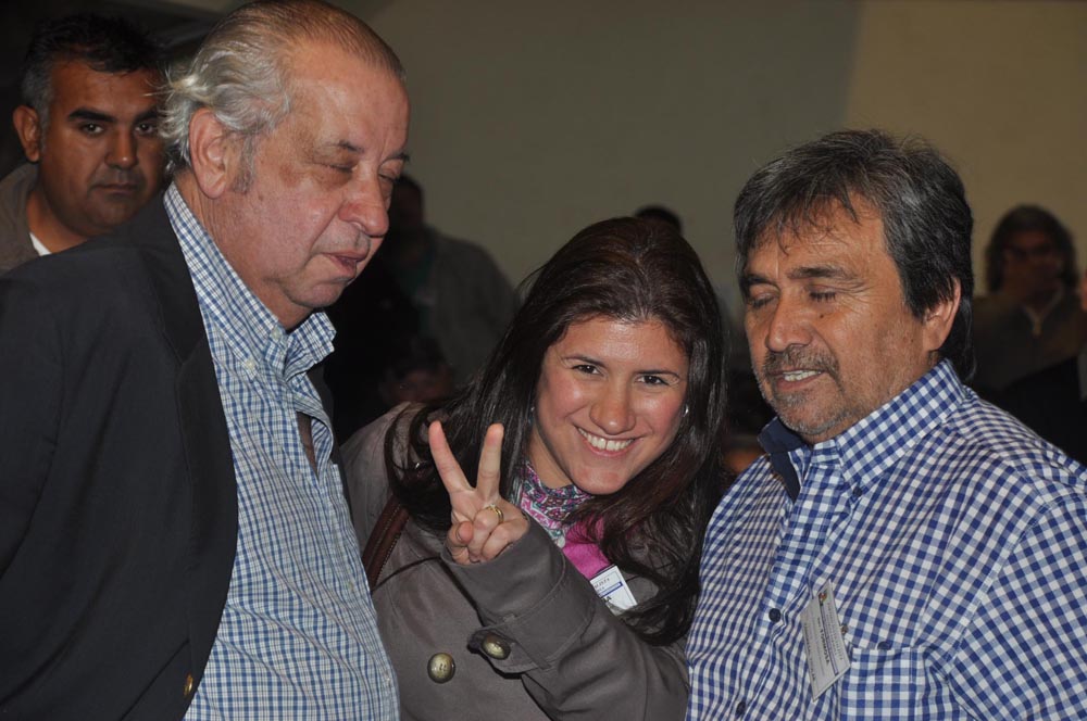 La bulliciosa alegría de la AFUS y «las caras largas» del resto de los congresales, en fotos