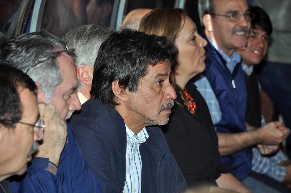 La bulliciosa alegría de la AFUS y «las caras largas» del resto de los congresales, en fotos