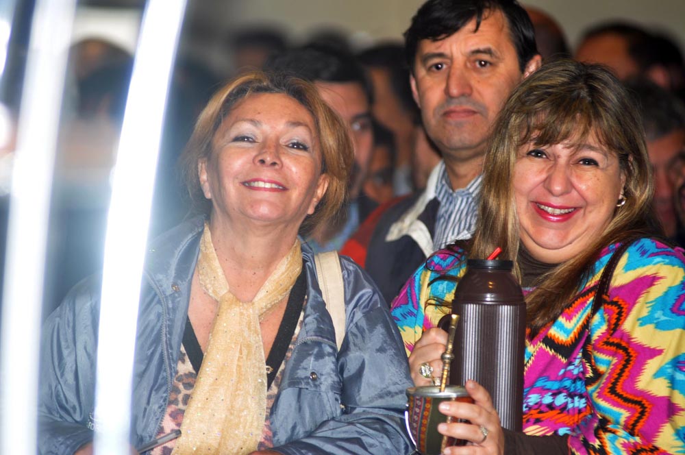 La bulliciosa alegría de la AFUS y «las caras largas» del resto de los congresales, en fotos