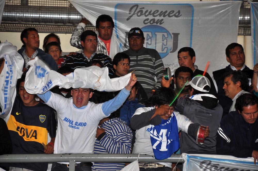 La bulliciosa alegría de la AFUS y «las caras largas» del resto de los congresales, en fotos