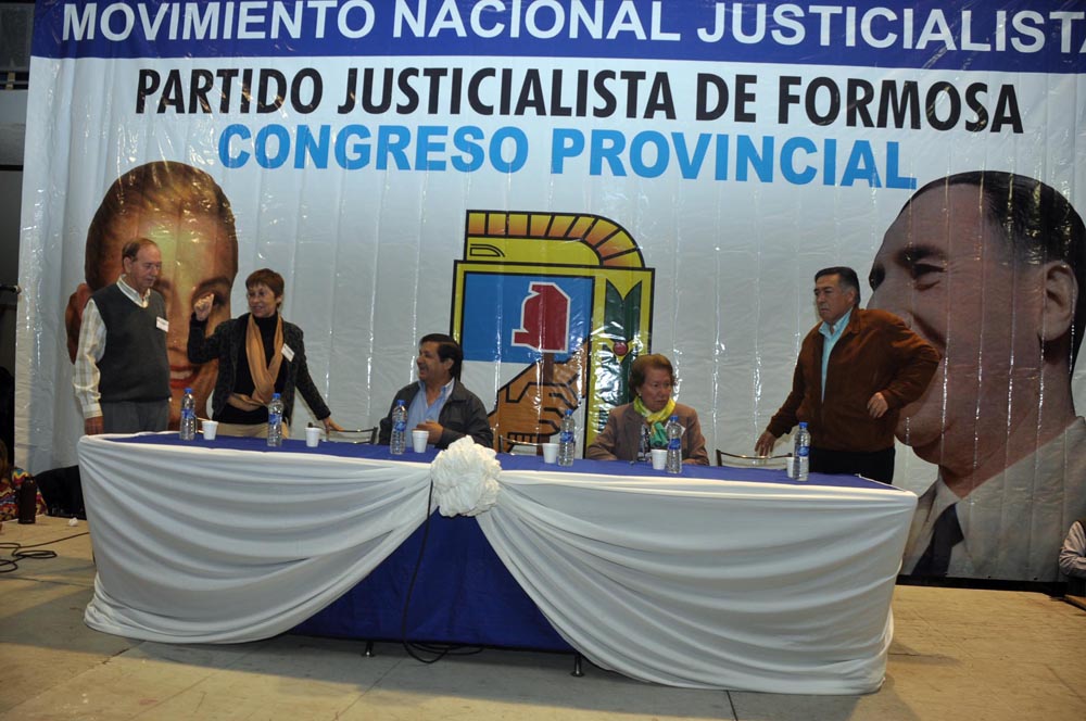 La bulliciosa alegría de la AFUS y «las caras largas» del resto de los congresales, en fotos