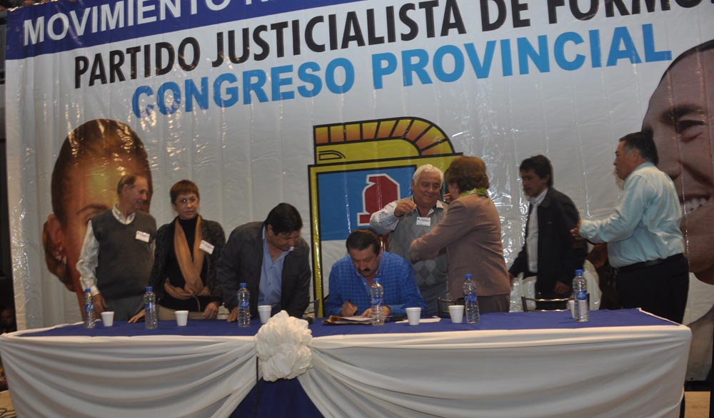 La bulliciosa alegría de la AFUS y «las caras largas» del resto de los congresales, en fotos