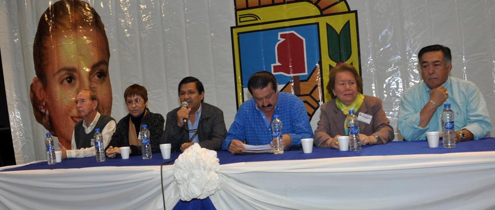 La bulliciosa alegría de la AFUS y «las caras largas» del resto de los congresales, en fotos