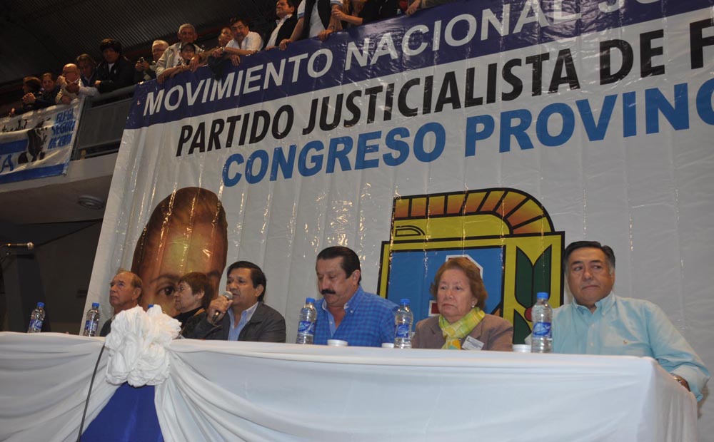 La bulliciosa alegría de la AFUS y «las caras largas» del resto de los congresales, en fotos