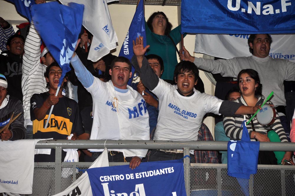 La bulliciosa alegría de la AFUS y «las caras largas» del resto de los congresales, en fotos