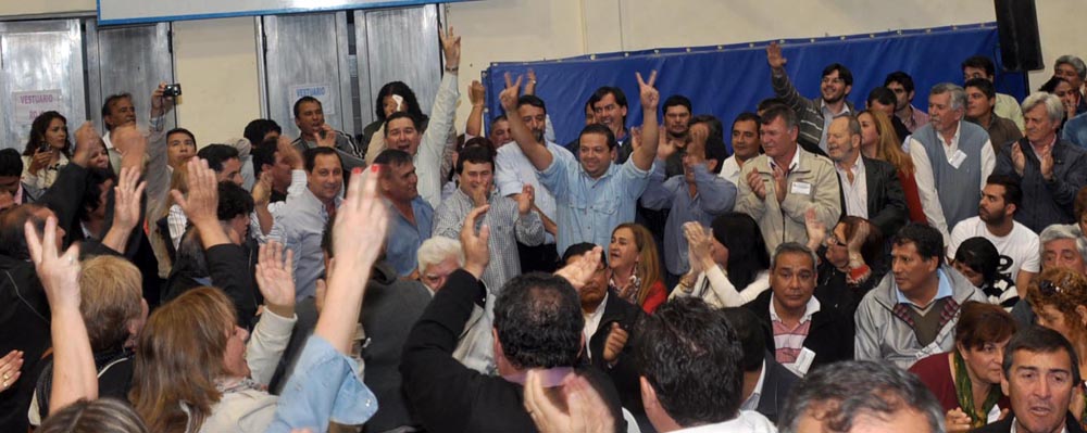 La bulliciosa alegría de la AFUS y «las caras largas» del resto de los congresales, en fotos