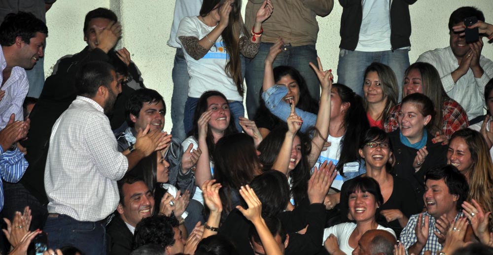 La bulliciosa alegría de la AFUS y «las caras largas» del resto de los congresales, en fotos