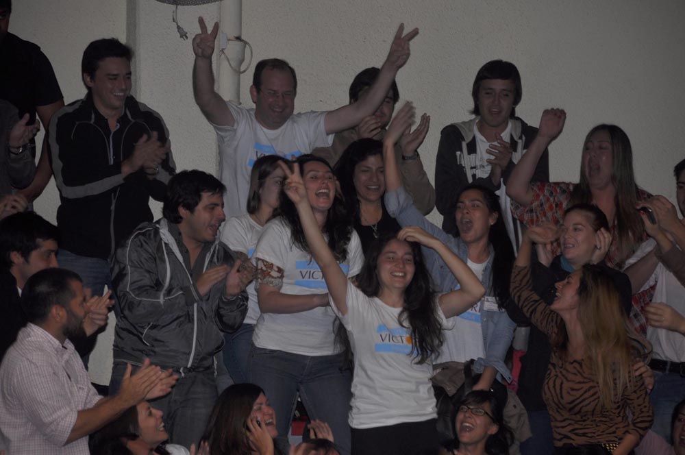 La bulliciosa alegría de la AFUS y «las caras largas» del resto de los congresales, en fotos