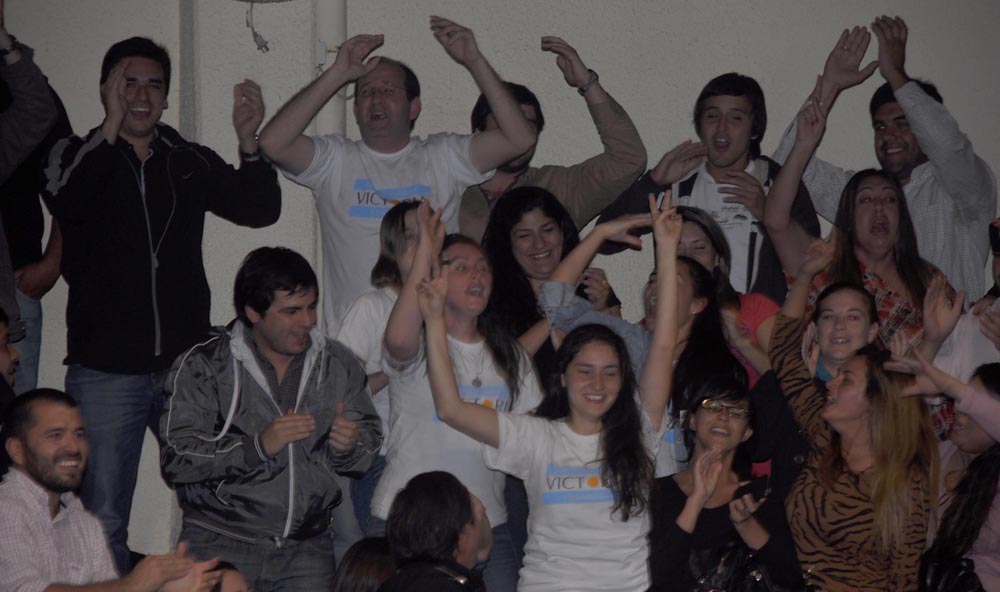 La bulliciosa alegría de la AFUS y «las caras largas» del resto de los congresales, en fotos