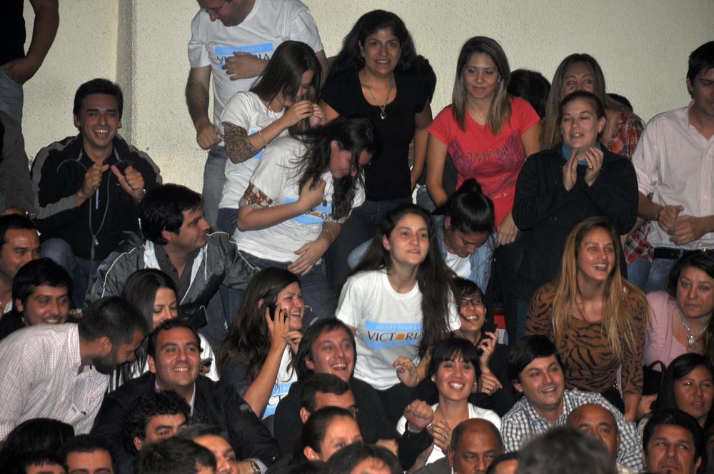 La bulliciosa alegría de la AFUS y «las caras largas» del resto de los congresales, en fotos