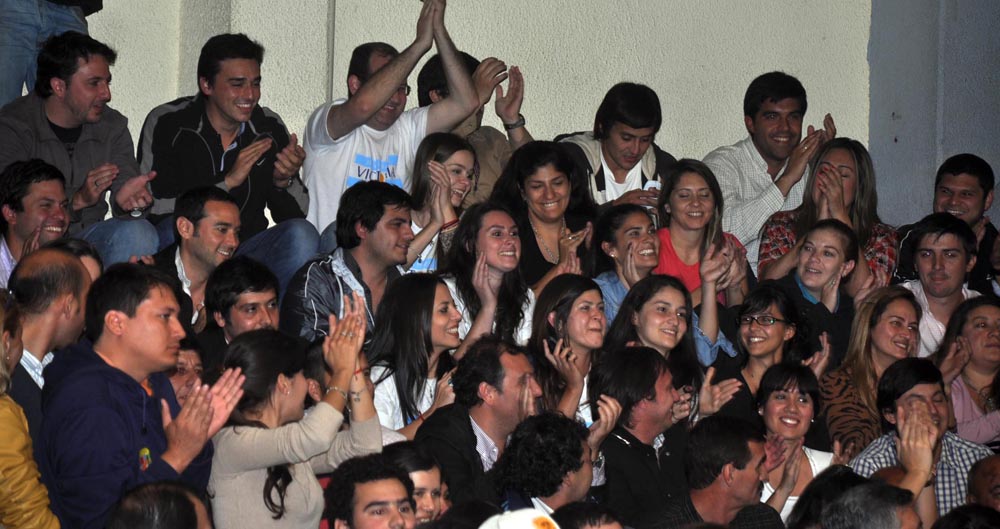 La bulliciosa alegría de la AFUS y «las caras largas» del resto de los congresales, en fotos