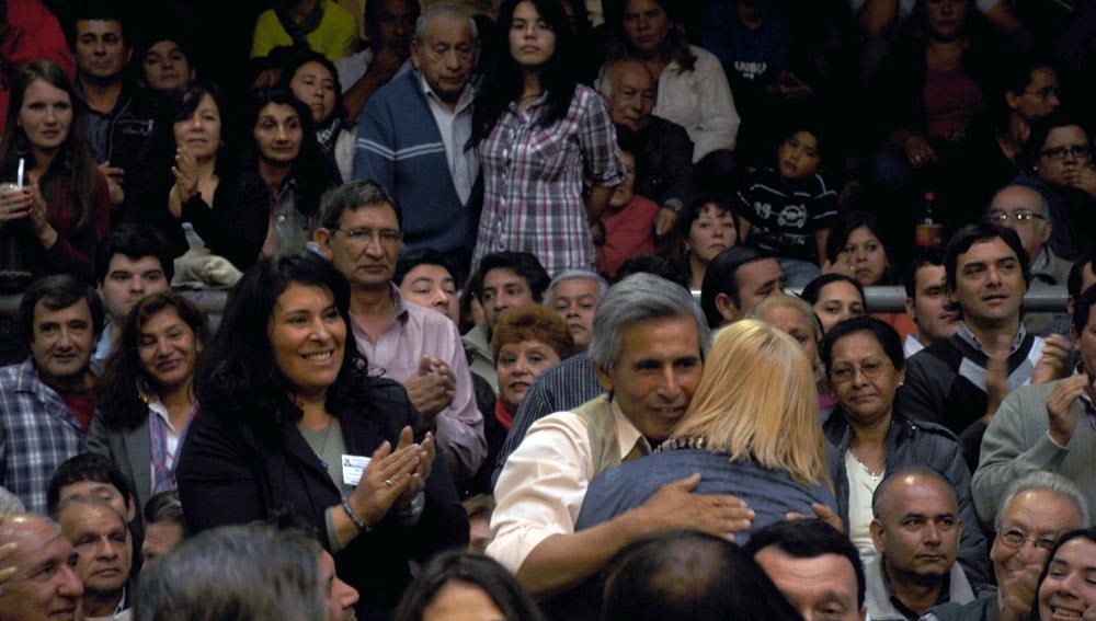 La bulliciosa alegría de la AFUS y «las caras largas» del resto de los congresales, en fotos