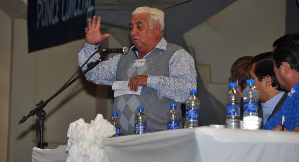 La bulliciosa alegría de la AFUS y «las caras largas» del resto de los congresales, en fotos