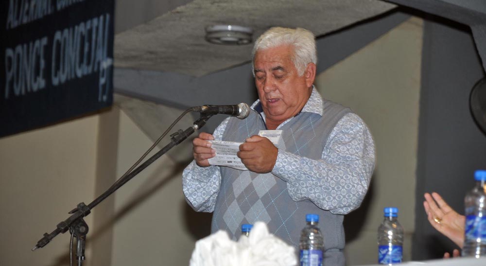 La bulliciosa alegría de la AFUS y «las caras largas» del resto de los congresales, en fotos