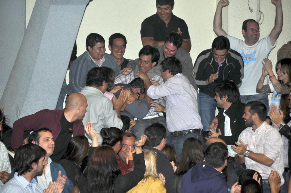 La bulliciosa alegría de la AFUS y «las caras largas» del resto de los congresales, en fotos