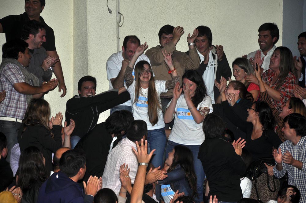 La bulliciosa alegría de la AFUS y «las caras largas» del resto de los congresales, en fotos