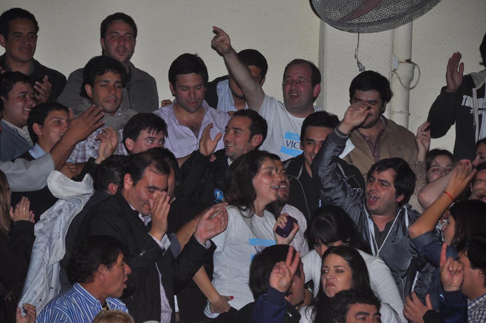 La bulliciosa alegría de la AFUS y «las caras largas» del resto de los congresales, en fotos