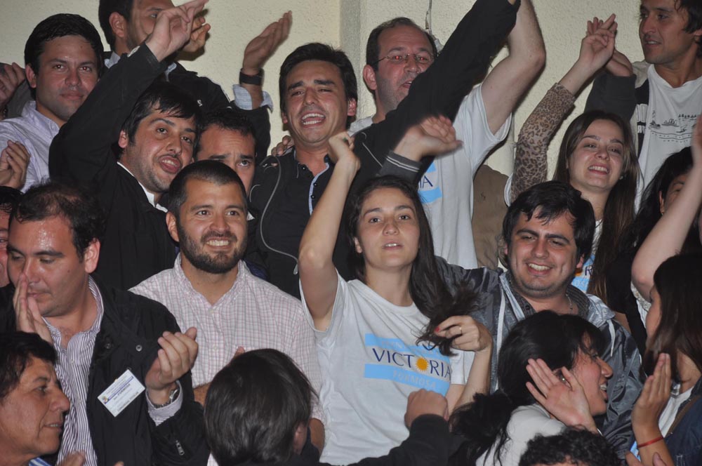 La bulliciosa alegría de la AFUS y «las caras largas» del resto de los congresales, en fotos